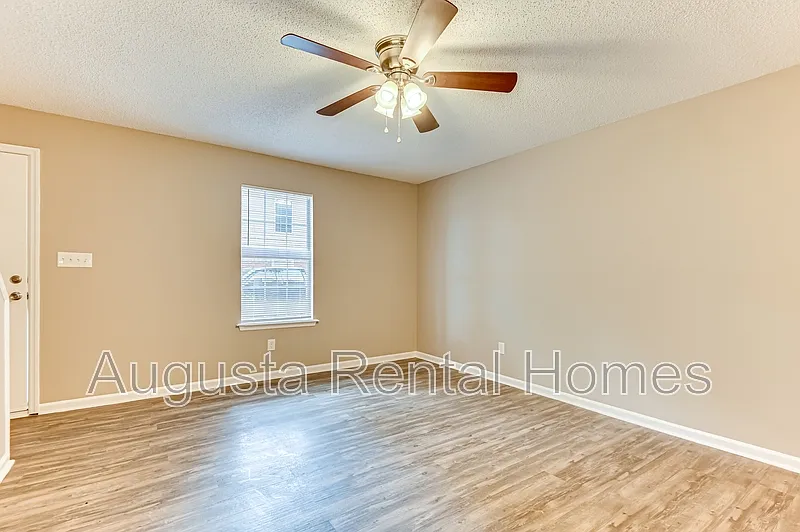 2 bed, 1.5 bath, 1050 sqft, $900 — Photo 3