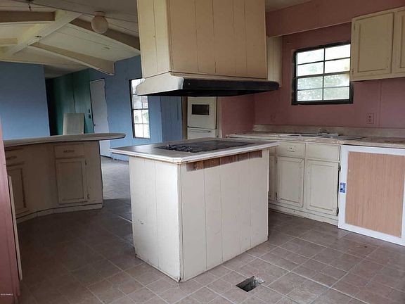 4th image of 605 Laran St