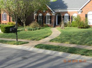 419 Clairview Ln, Matthews, NC 28105