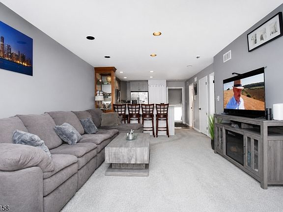 3rd image of 820 Topsail Ln