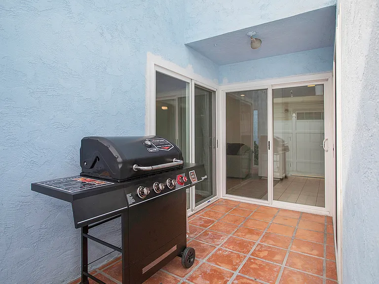 208 Fern St #A — Photo 16