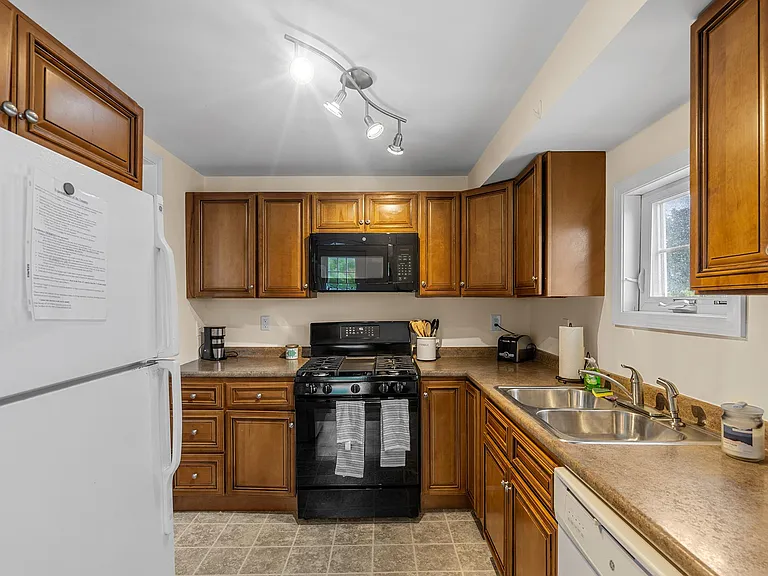11 Siegel St #1-2 — Photo 6