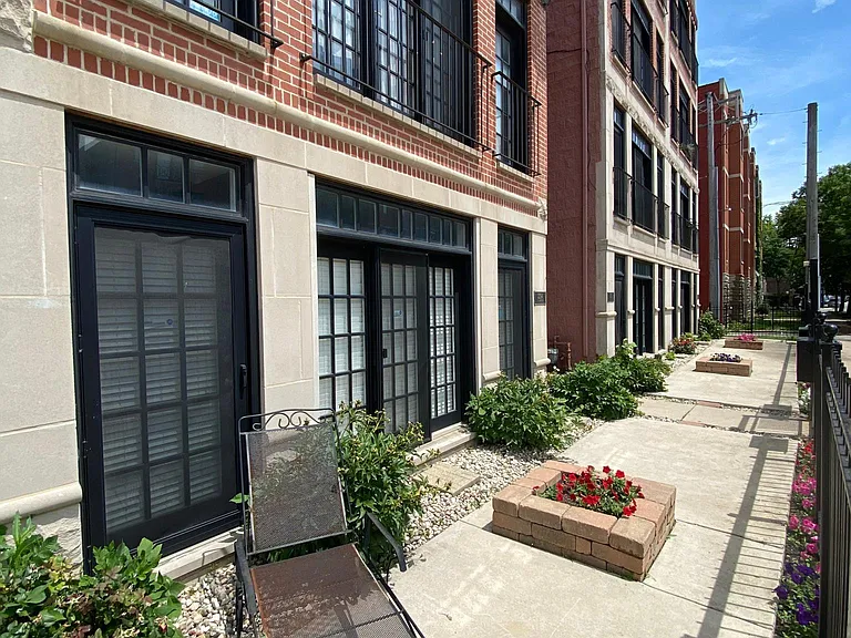 2350 W Harrison St #4 — Photo 12
