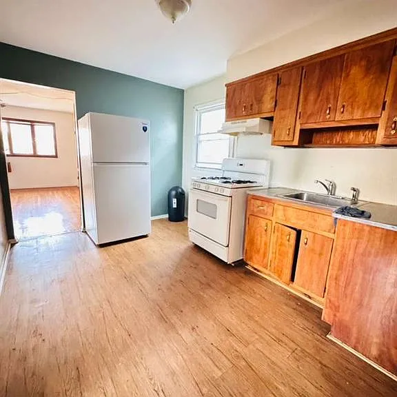 10 Roosevelt Ter — Photo 5