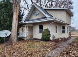 904 W 8th St, Muscatine, IA 52761