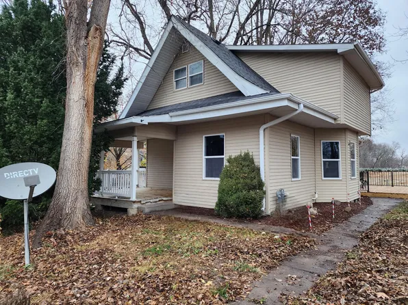 904 W 8th St, Muscatine, IA 52761