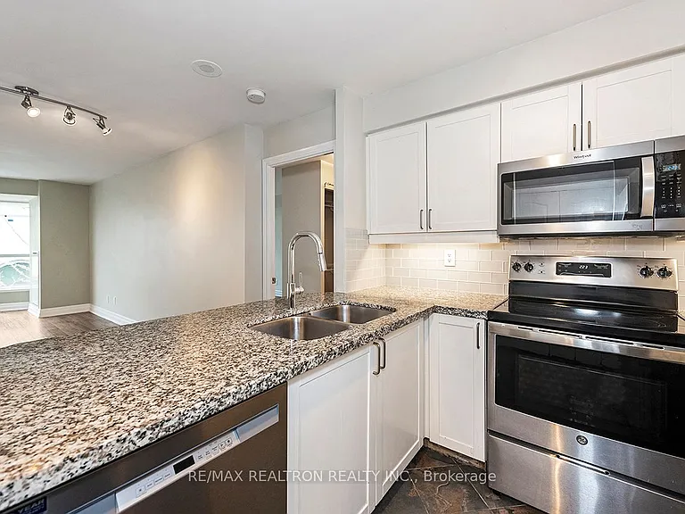 2111 Lake Shore Blvd W #505 — Photo 8