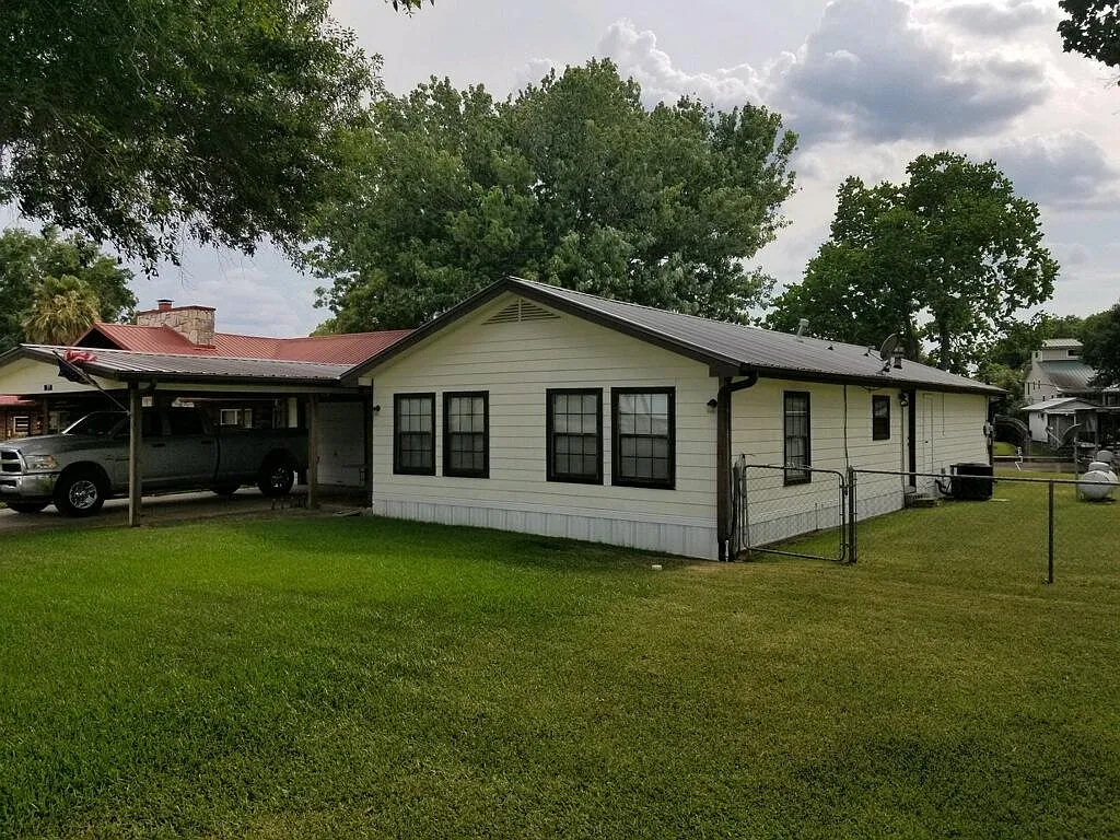 2 bed, 1350 sqft, $1,299 — Photo 2