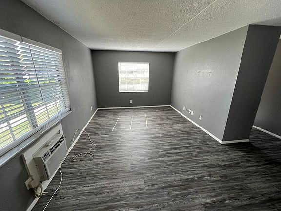 3rd image of 111 SW Madison Cir N APT 101