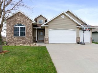 2816 Belle St SW, Cedar Rapids, IA 52404