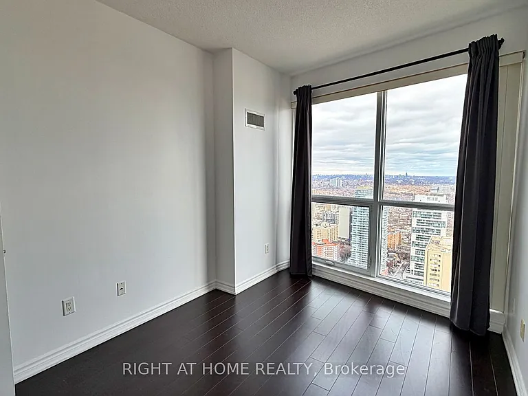 386 Yonge St #4207 — Photo 29