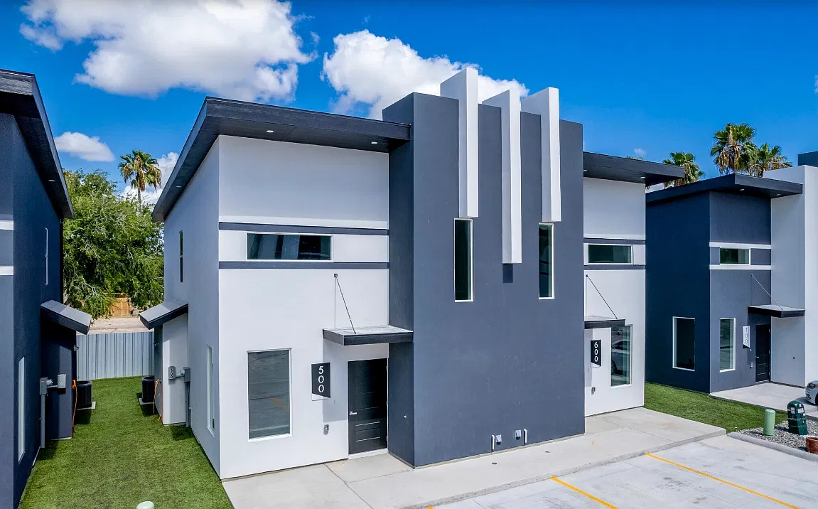 Domain Townhomes — Photo 4