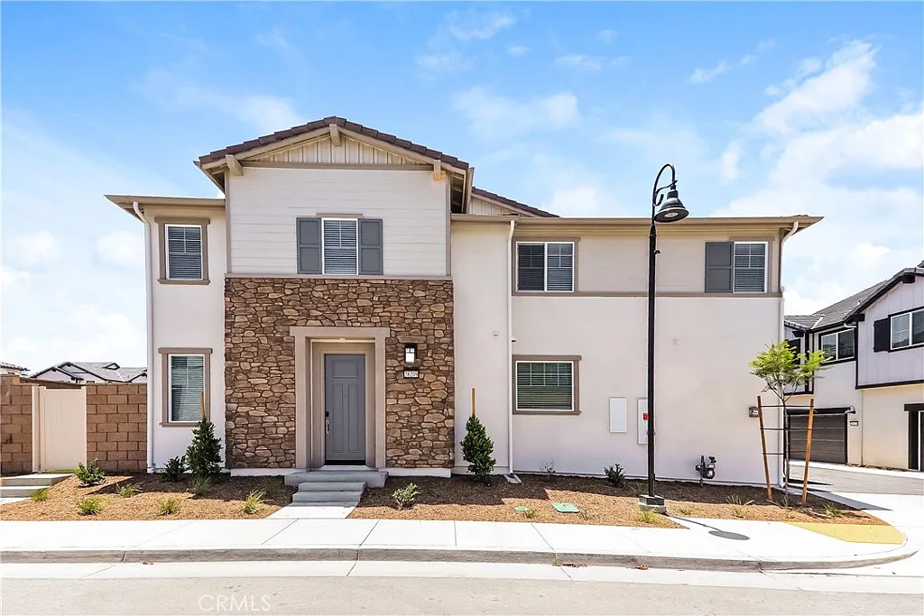 4 bed, 2.5 bath, 1689 sqft, $3,489 — Photo 1