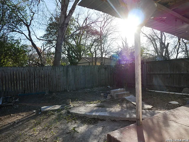 1820 Ruiz St — Photo 21