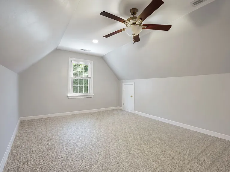 100 Spring Valley Ln — Photo 20