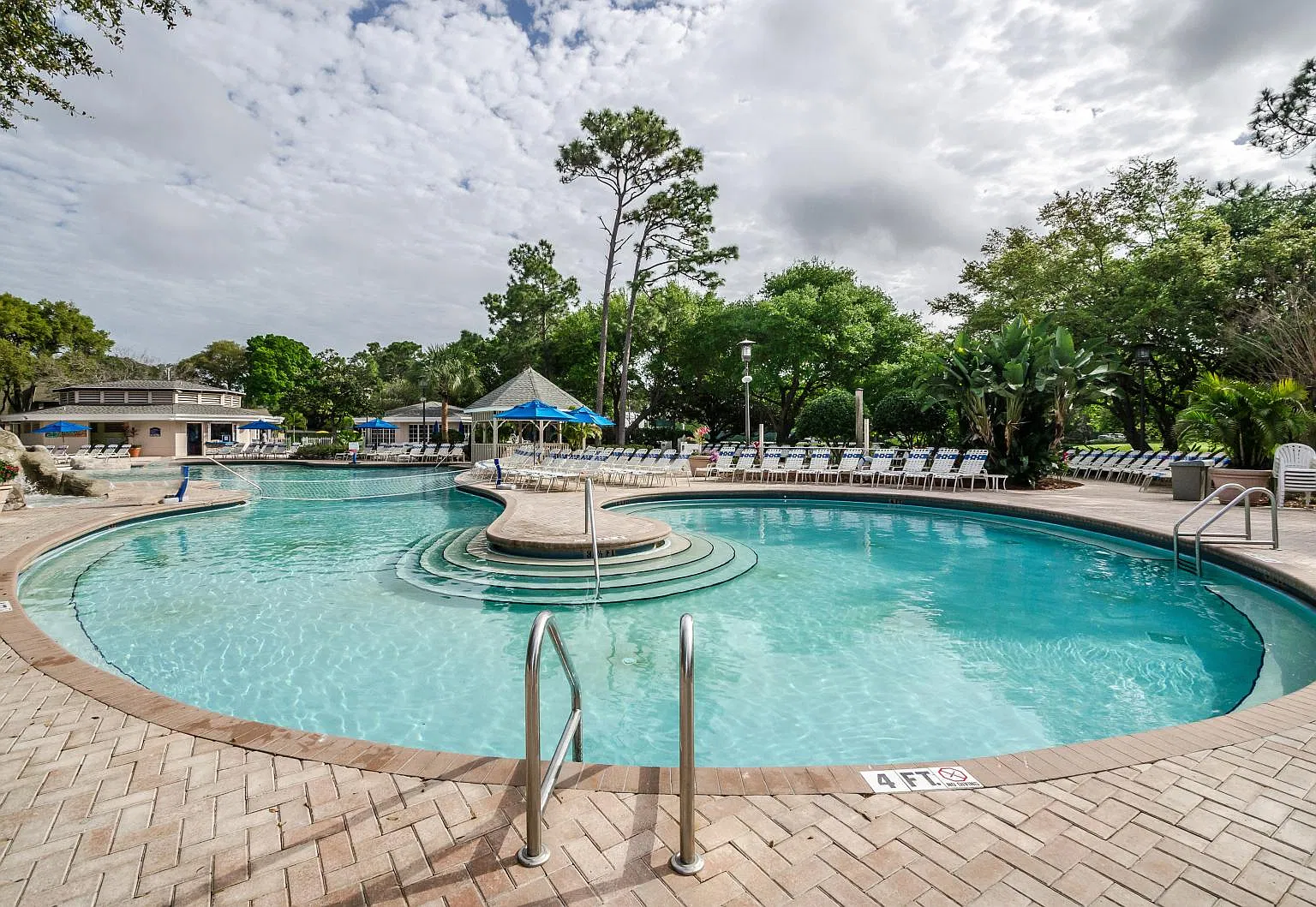 1 bed, 825 sqft, $1,564 — Photo 3