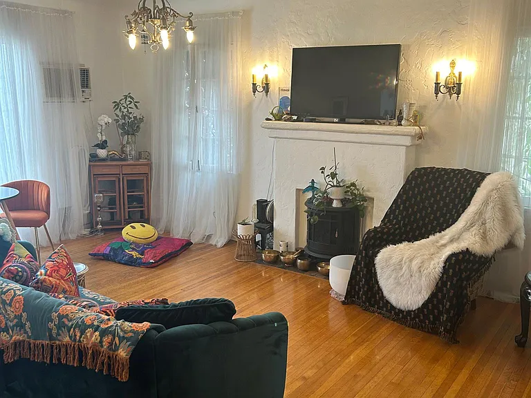 464 N Stanley Ave #8 — Photo 10