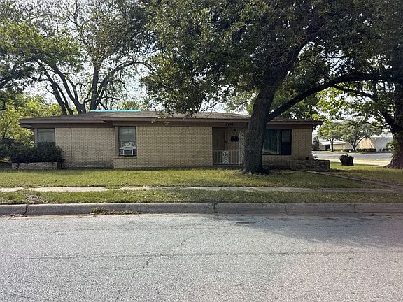 3rd image of 2300 Milam St