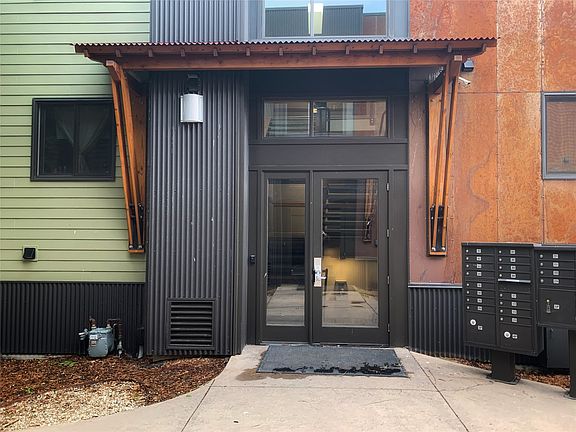 3rd image of 1010 W Pine St