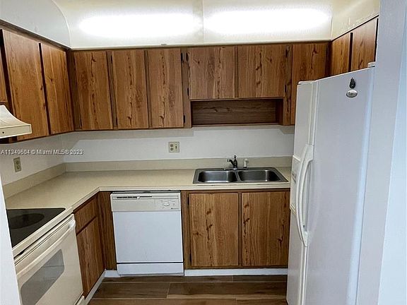 3rd image of 3163 Coral Ridge Dr #3163