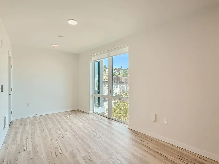 Welcome to AV Lofts! Beautiful views plus in-unit laundry! Up to 8 weeks free! — Photo 36