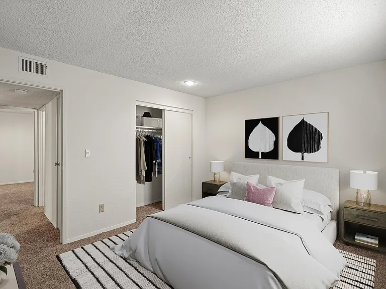 Bristol Pointe Apartments — Photo 20