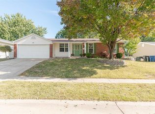 545 Queen Ann Dr, Hazelwood, MO 63042