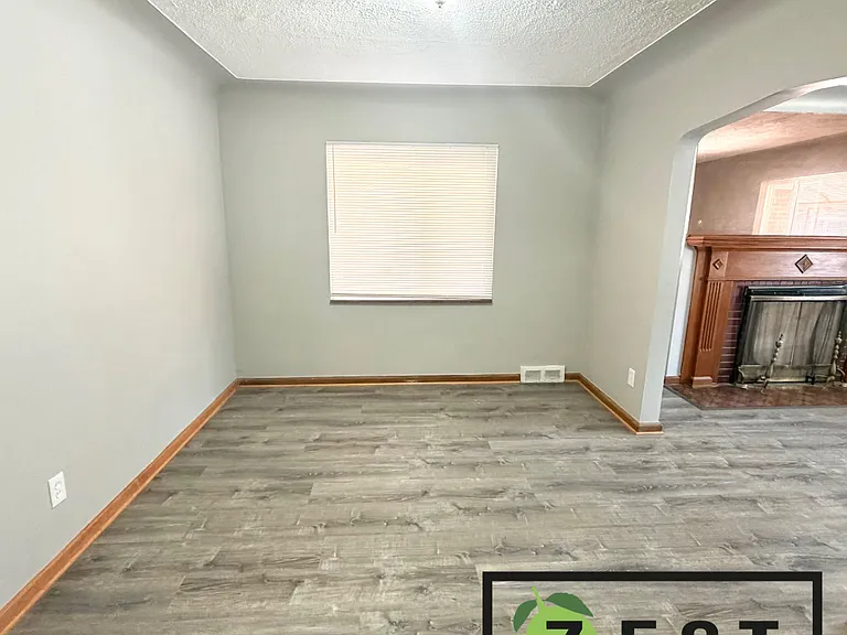 19691 Cliff Street — Photo 3