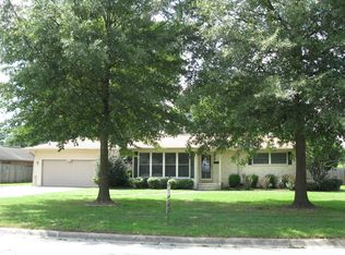 2010 S Prairie St, Stuttgart, AR 72160