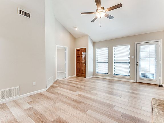 3rd image of 3715 Clover Hill Ln