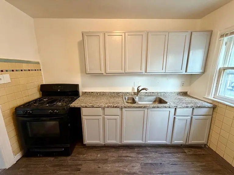 14590 Ardmore St — Photo 11