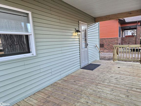 4th image of 1042 1st Ave E