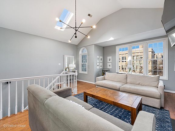5th image of 1431 N Leavitt St APT 3