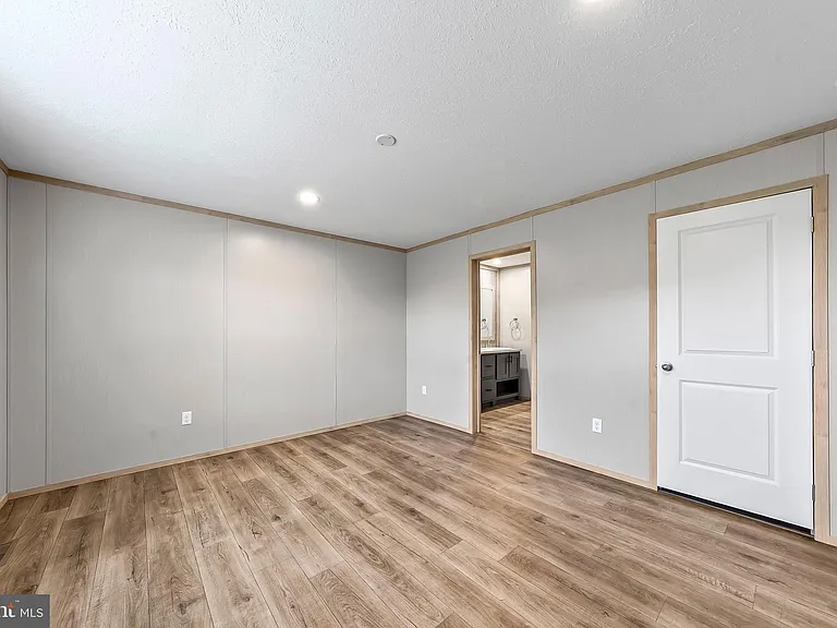 328 Line Rd — Photo 13