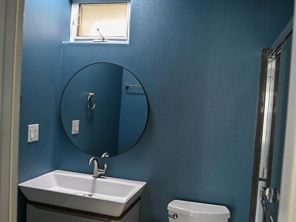 2nd image of 547 Alden Ln