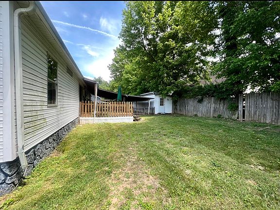 4th image of 185 Echo Dr