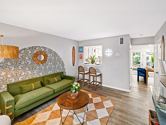 4th image of 113 W 6th Ave #7