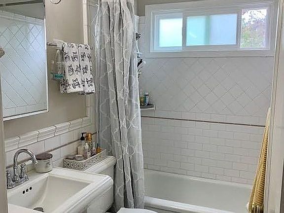 3rd image of 1497 Heatherdale Ave