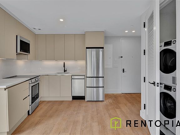 2nd image of 130 Hope St #710C