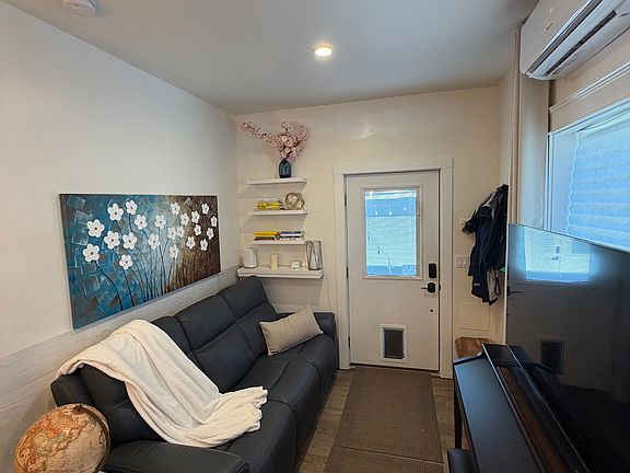 4th image of 12512 2nd Ave NE #12514
