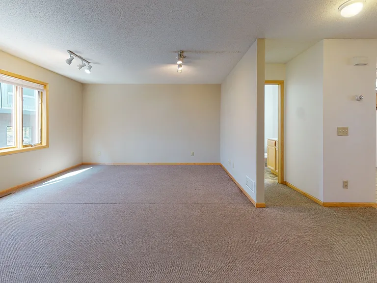 412 4th St SE #101 — Photo 2