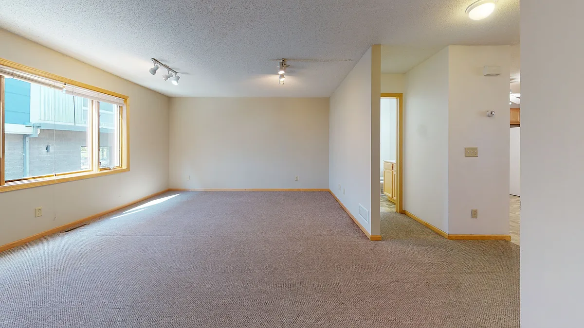 Building Photo - 412 4th St SE #101