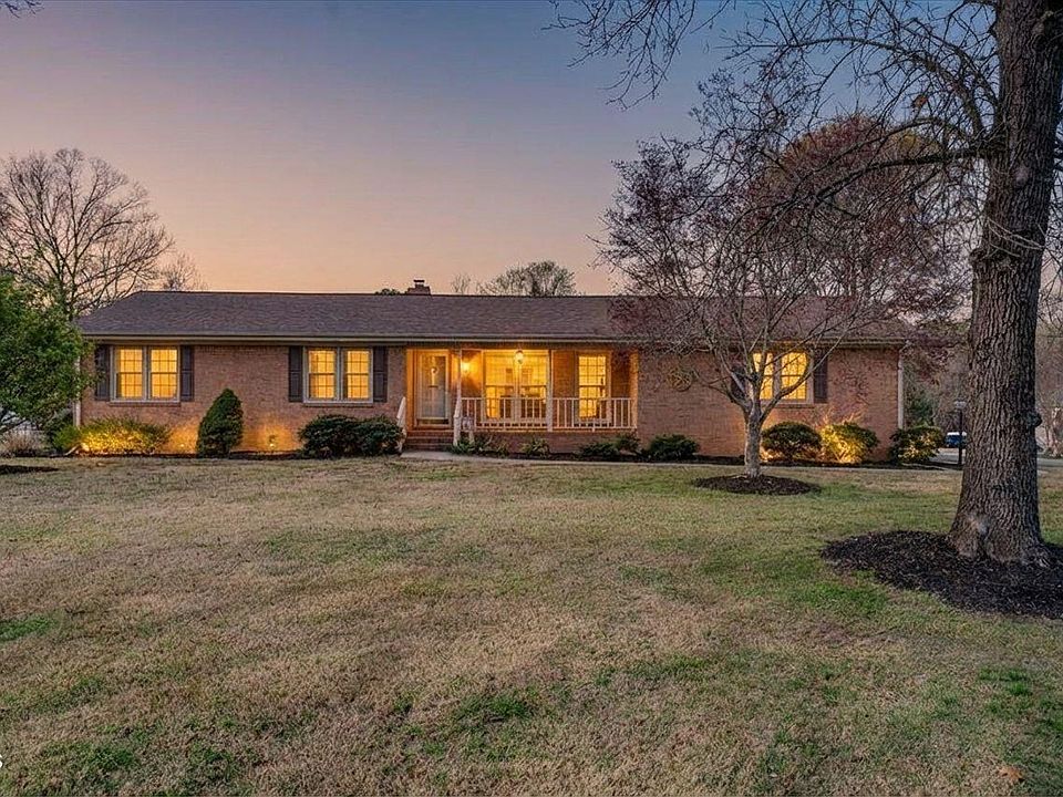 1st image of 301 Brown Cir