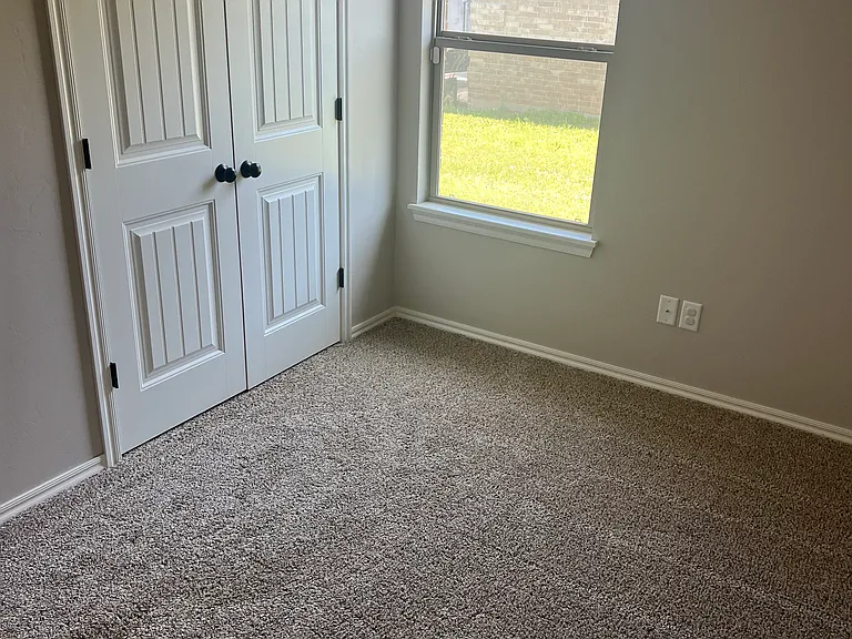2209 E Grassland Ln — Photo 7