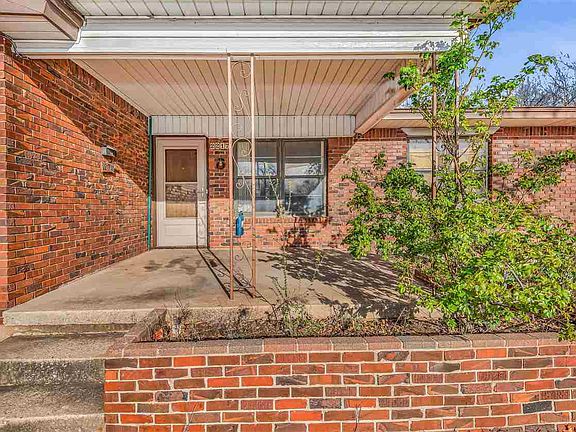 4th image of 2217 NW 40th St