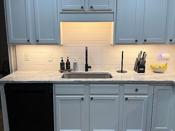 4th image of 306 Deerfield Cir