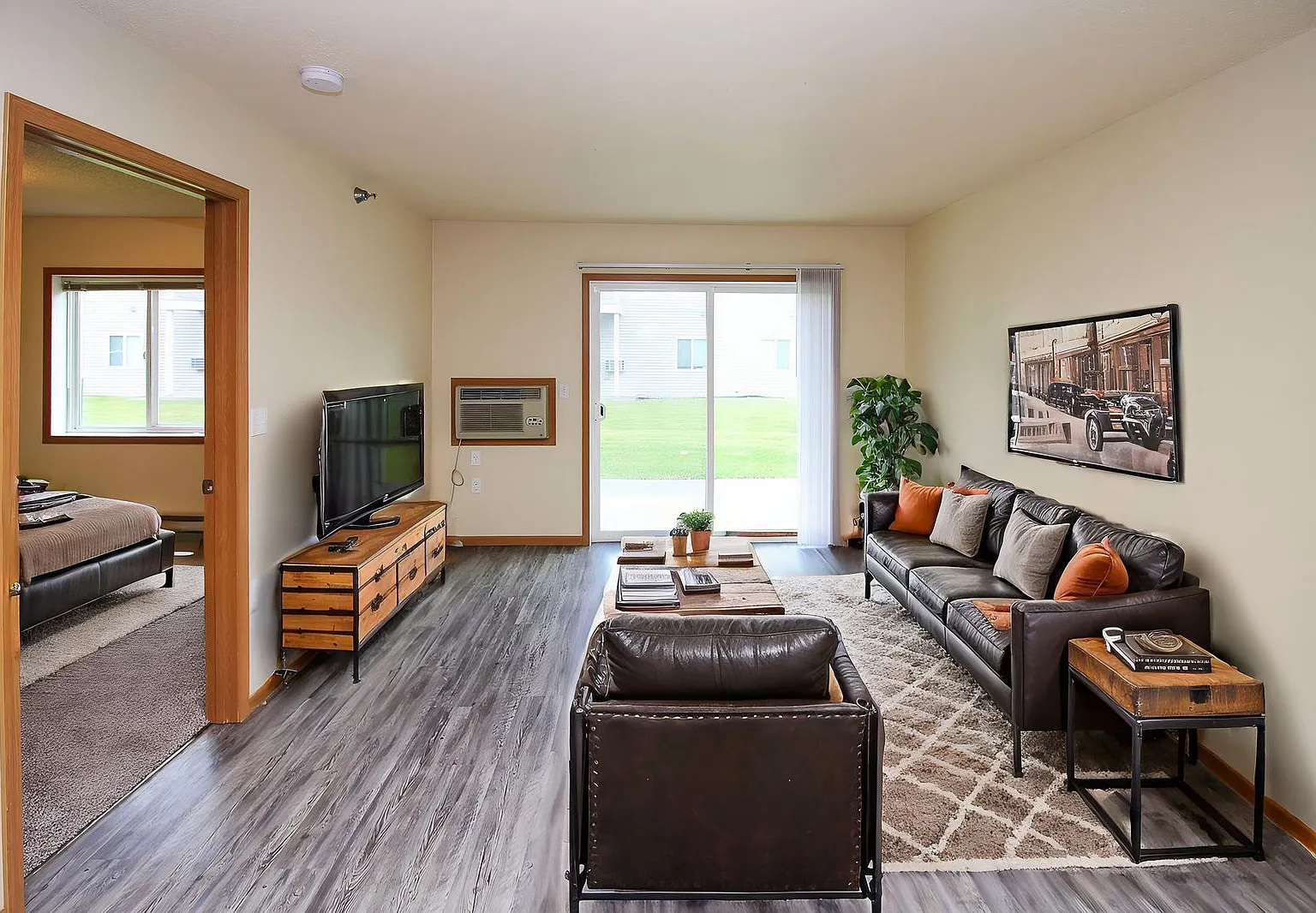 Country Meadows Apartments — Photo 2