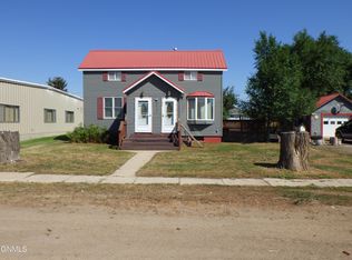 313 6th St E, Culbertson, MT 59218
