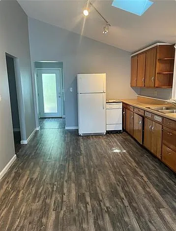 3 bed, 1200 sqft, $1,575 — Photo 2