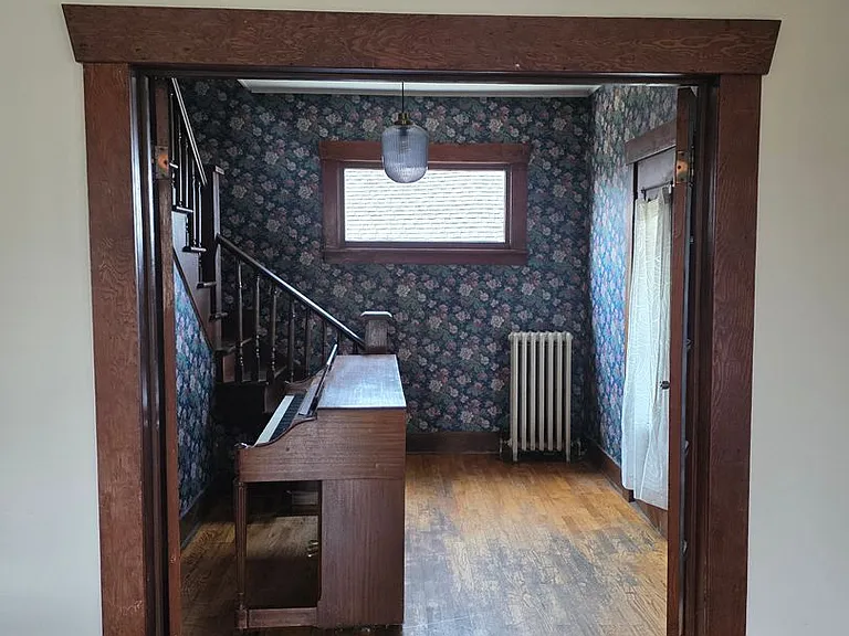 481 SW Cascade Ave — Photo 5